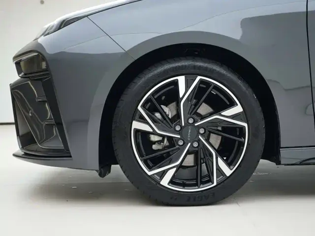 Lynk & Co 03 — Фото автомобиля 14