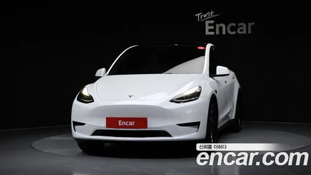 Tesla Model Y — Фото автомобиля 3