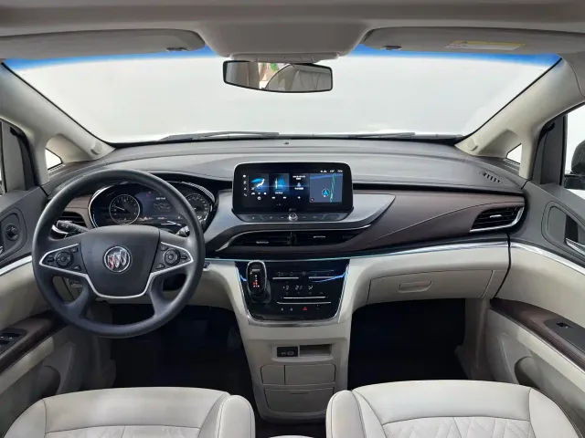Buick GL8 — Фото автомобиля 13