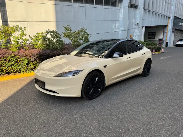 Фотография автомобиля — Tesla Model 3