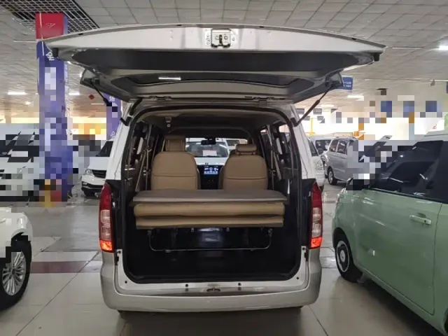 Wuling Hongguang V — Фото автомобиля 18