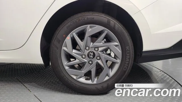 Hyundai AVANTE Новый Avante (CN7) — Фото автомобиля 18