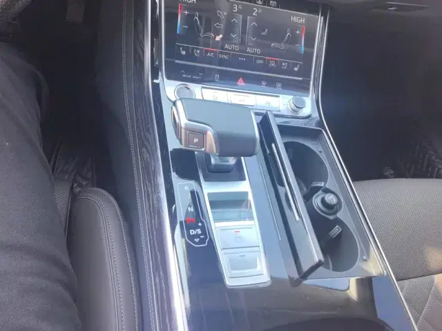 Audi A8 — Фото автомобиля 16