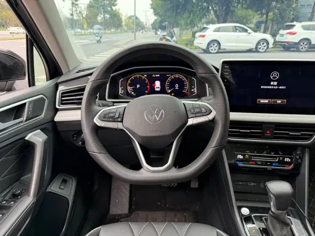 Volkswagen Tiguan L — Фото автомобиля 14