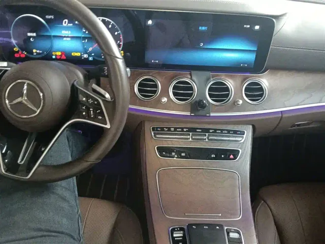 Mercedes-Benz E-Class — Фото автомобиля 5