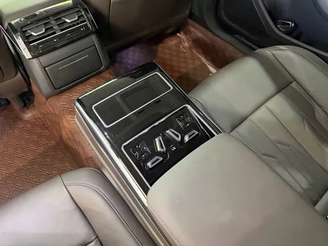 Audi A8 — Фото автомобиля 8