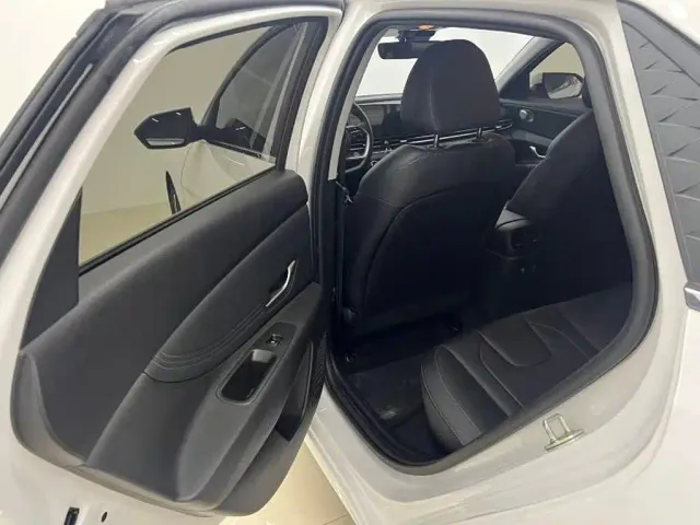 Hyundai Elantra — Фото автомобиля 9