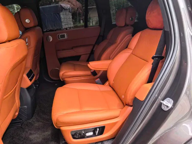 Li Auto L8 — Фото автомобиля 7