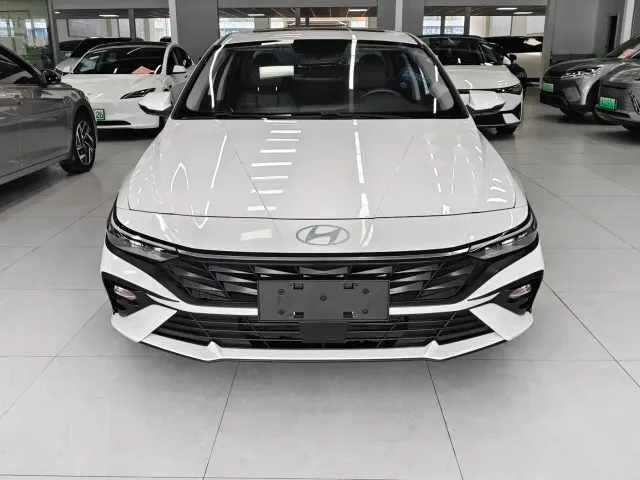Hyundai Elantra — Фото автомобиля 2