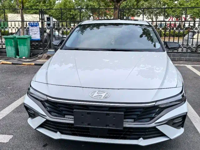 Hyundai Elantra — Фото автомобиля 3