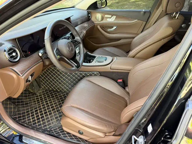 Mercedes-Benz E-Class — Фото автомобиля 4
