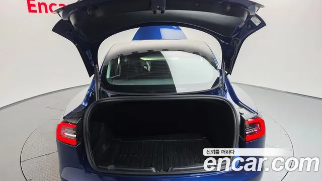 Tesla Model 3 — Фото автомобиля 17