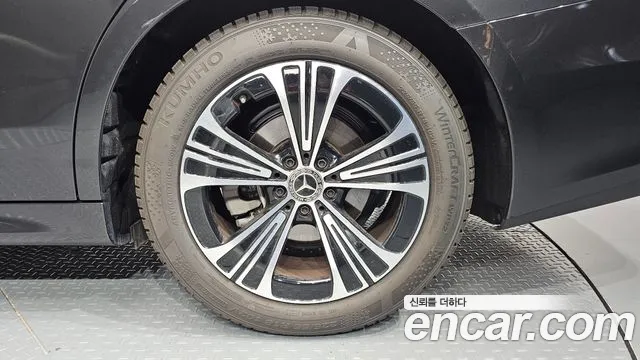 Mercedes-Benz E-Class — Фото автомобиля 21