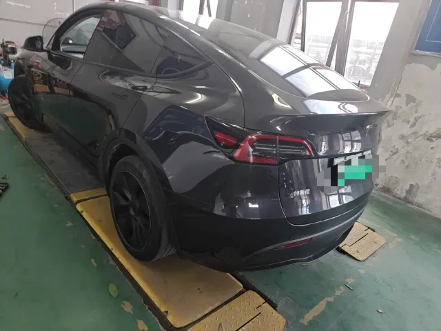 Tesla Model Y — Фото автомобиля 8