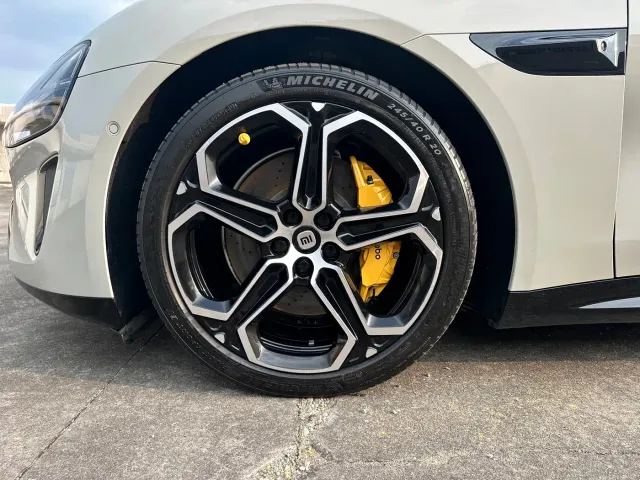 Xiaomi SU7 — Фото автомобиля 18