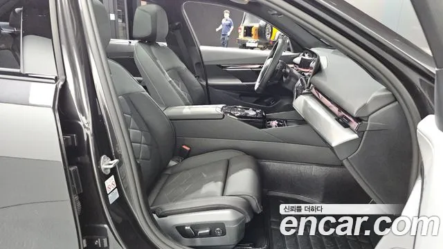 BMW 5 Series G60 — Фото автомобиля 17