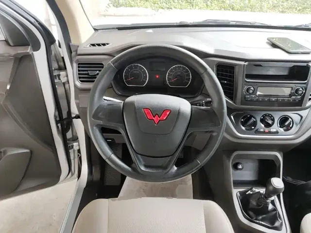 Wuling Hongguang V — Фото автомобиля 10