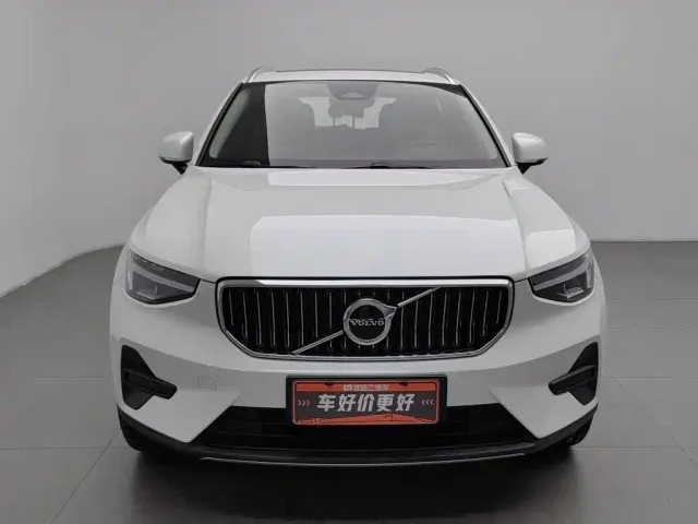 Volvo XC40 — Фото автомобиля 3