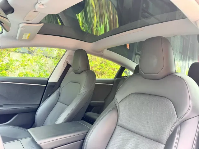 Tesla Model 3 — Фото автомобиля 16