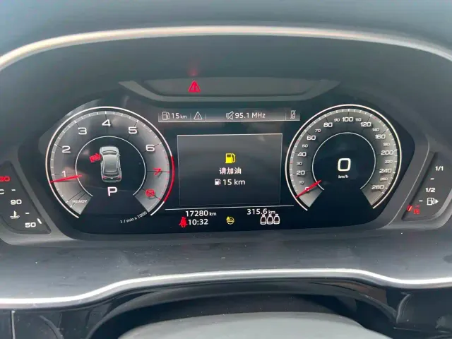 Audi Q3 — Фото автомобиля 10