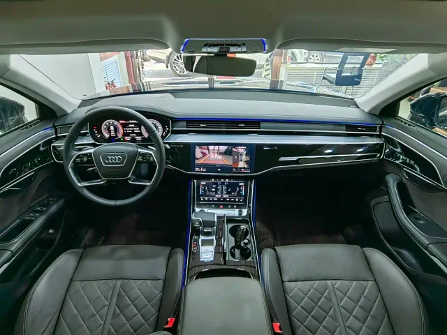 Audi A8 — Фото автомобиля 9