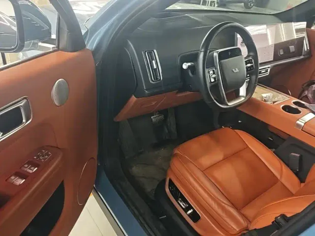 Li Auto L8 — Фото автомобиля 15