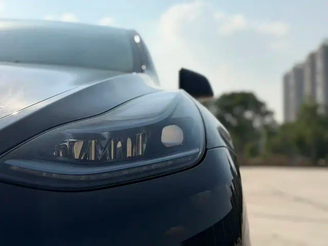 Tesla Model Y — Фото автомобиля 13