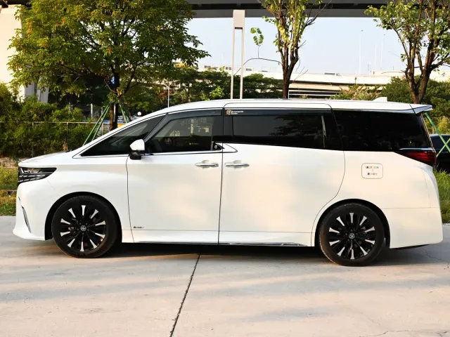 Toyota Alphard — Фото автомобиля 4