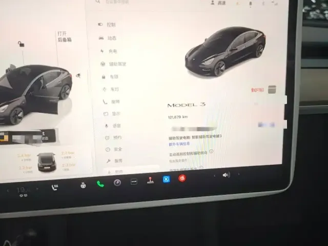 Tesla Model 3 — Фото автомобиля 11