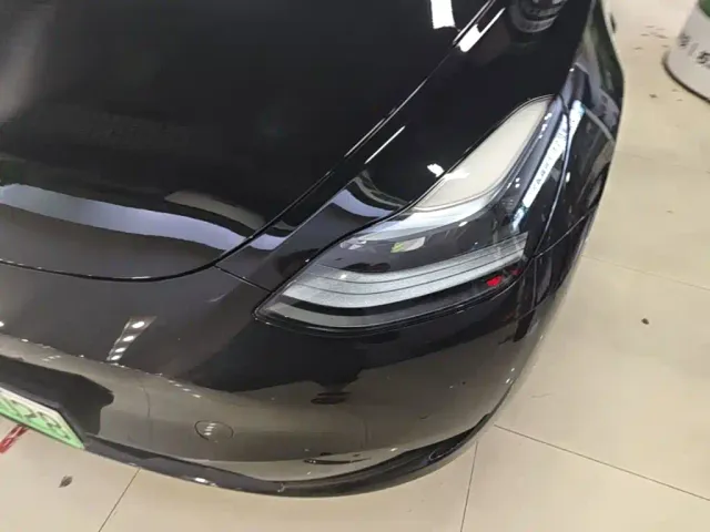 Tesla Model Y — Фото автомобиля 23