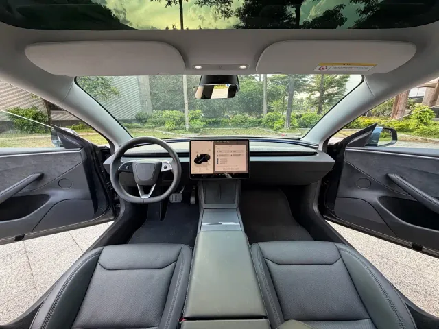 Tesla Model 3 — Фото автомобиля 19