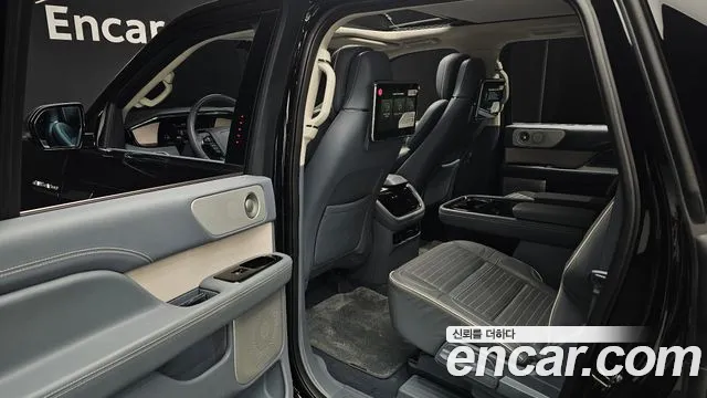 Lincoln Navigator 4th Gen — Фото автомобиля 18