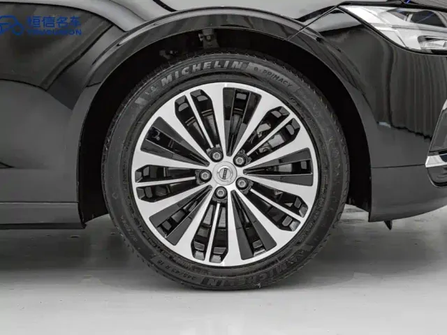 Volvo S90 — Фото автомобиля 7