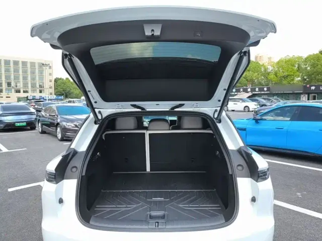 Li Auto i6 — Фото автомобиля 18
