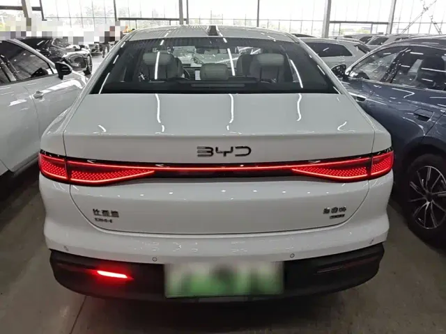 BYD Seal 05 DM-i — Фото автомобиля 5