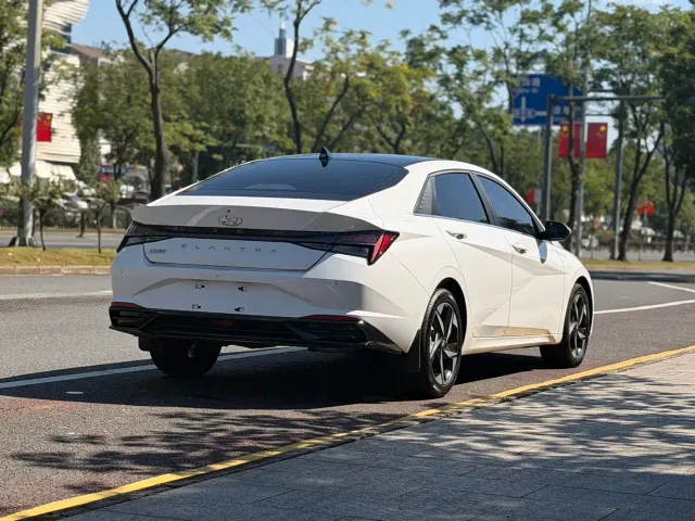 Hyundai Elantra — Фото автомобиля 4