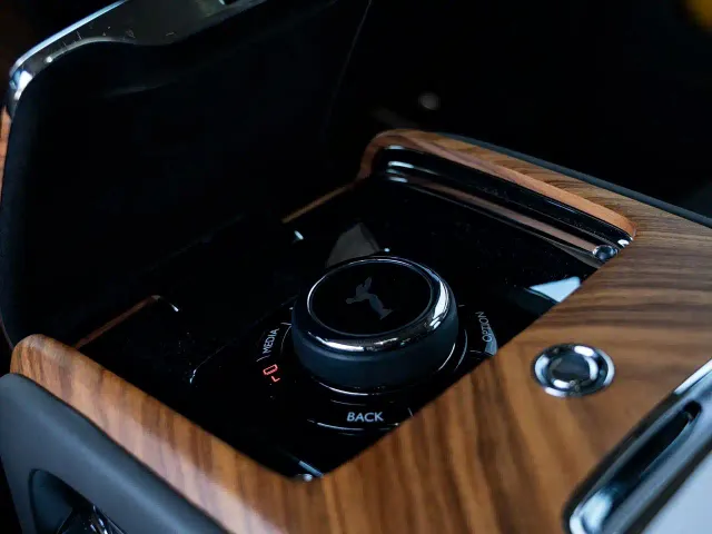 Rolls-Royce Cullinan — Фото автомобиля 20