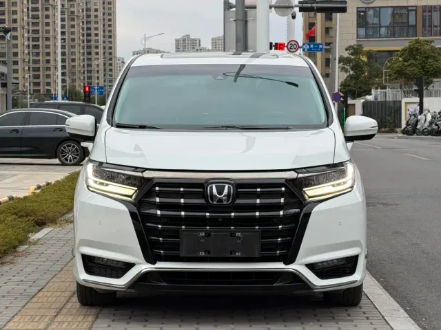 Honda Elysion — Фото автомобиля 3