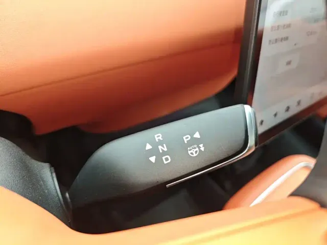 Changan Qiyuan E07 — Фото автомобиля 13