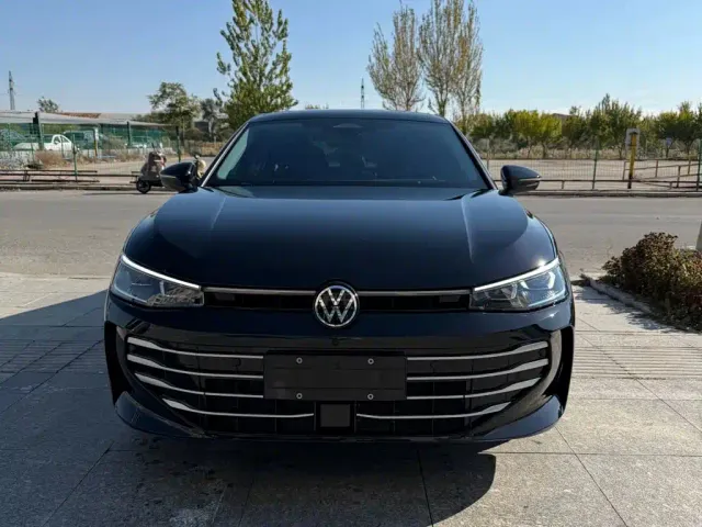 Volkswagen Passat — Фото автомобиля 2