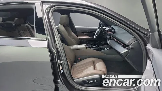 BMW 5 Series G60 — Фото автомобиля 16