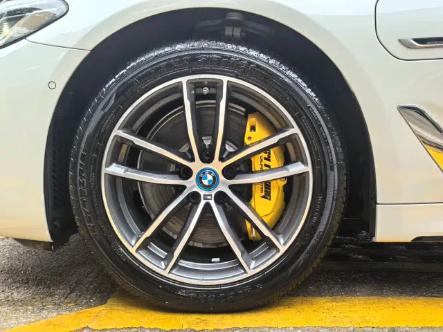 BMW 5 Series — Фото автомобиля 19