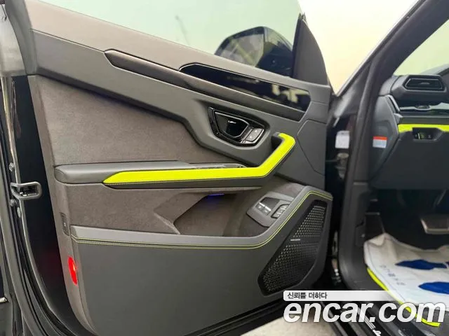 Lamborghini Urus — Фото автомобиля 9