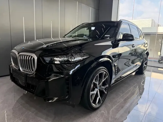 Фотография автомобиля — BMW X5