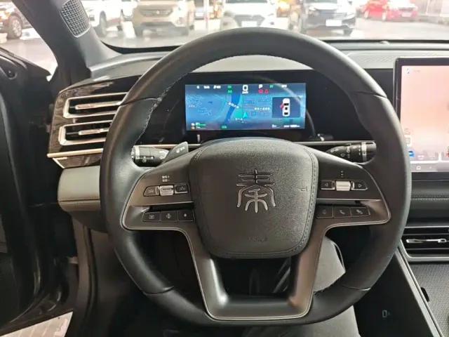 BYD Qin L — Фото автомобиля 10