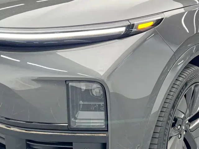 Li Auto L8 — Фото автомобиля 12