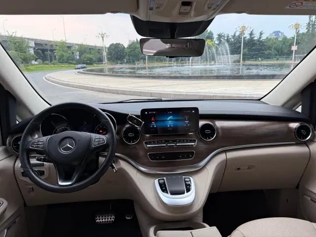 Mercedes-Benz V-Class — Фото автомобиля 11