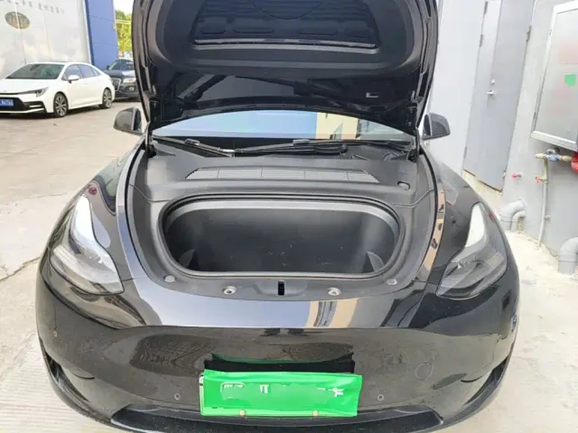 Tesla Model Y — Фото автомобиля 24