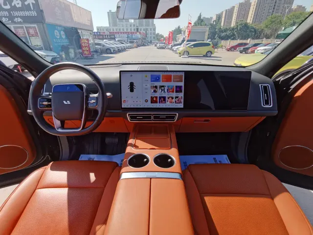 Li Auto L8 — Фото автомобиля 11