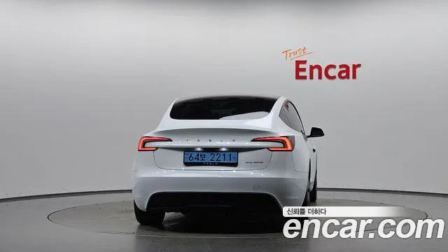 Tesla Model 3 — Фото автомобиля 4